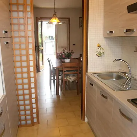 Andrea - Private Garden, 2 Bathrooms, Covered Parking Space 아파트
